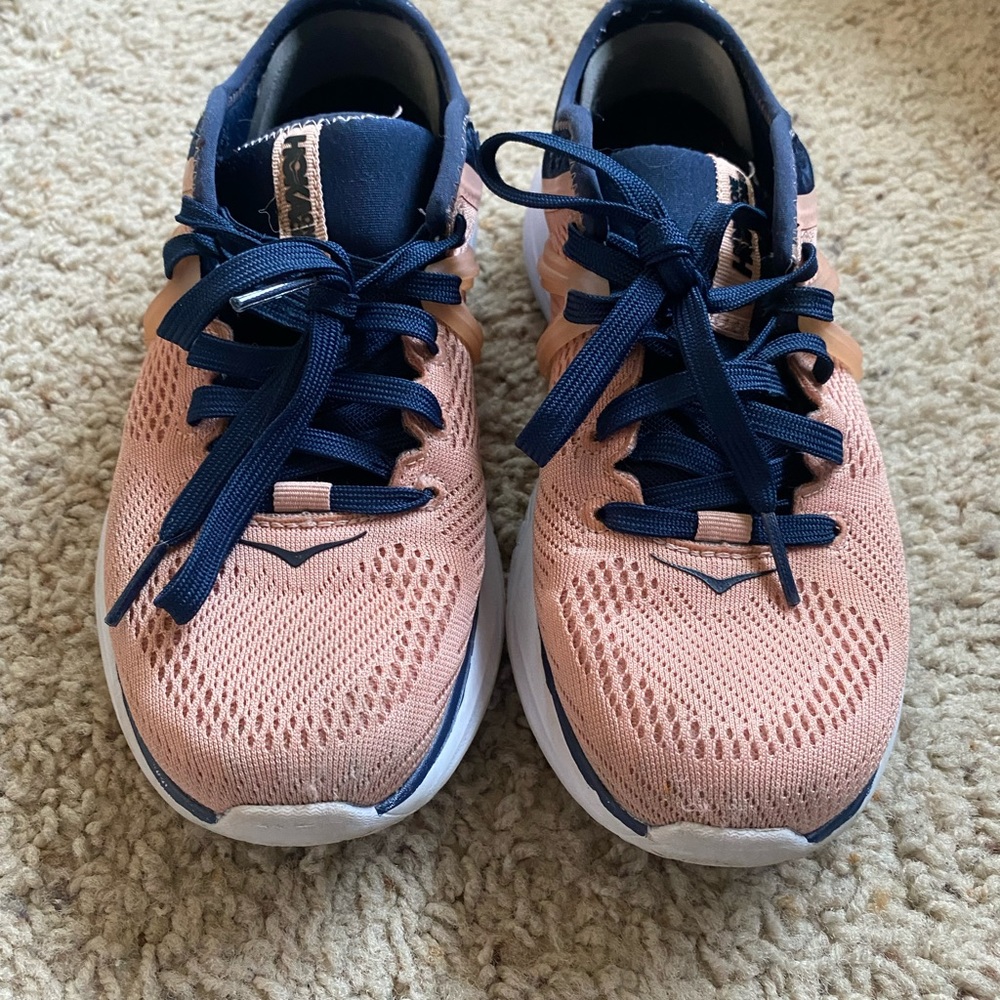 HOKA RUNNER
